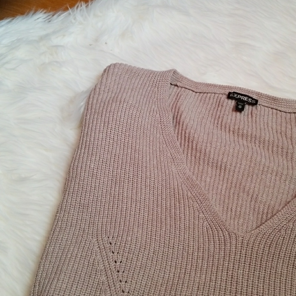 🌷PRICE DROP! Knitted Express sweater🌷